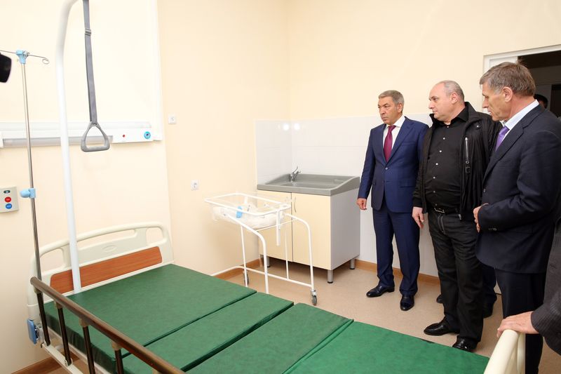 Абдусамад Гамидов посетил Перинатальный центр в Махачкале