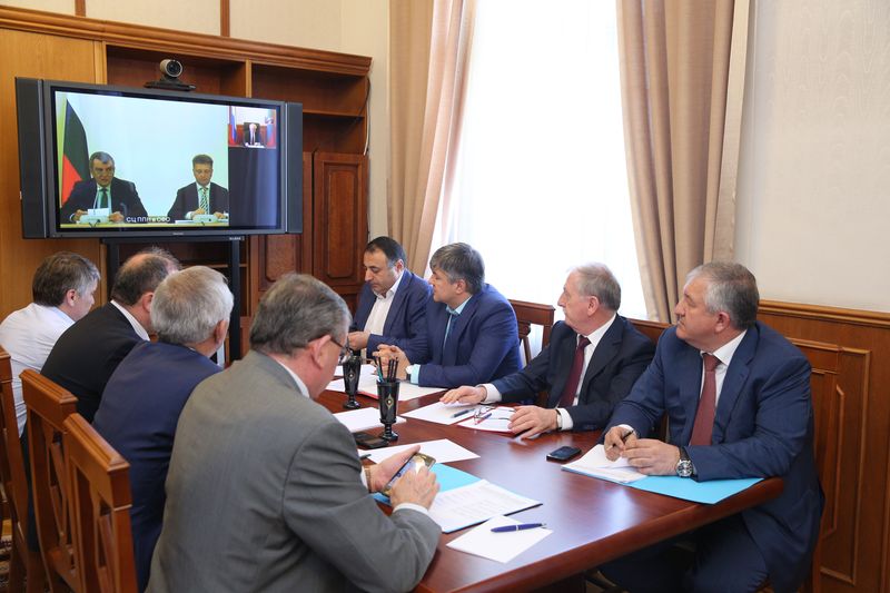 Рамазан Джафаров принял участие в селекторном совещании по вопросу реализации приоритетного проекта «Безопасные и качественные дороги»
