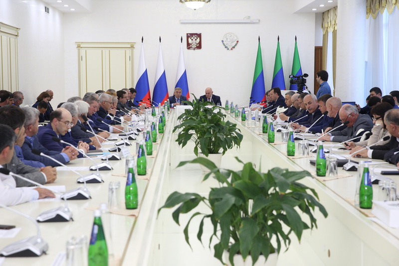 Под руководством Джамбулата Хатуова и Абдусамада Гамидова обсуждены перспективы развития мелиоративного комплекса Дагестана
