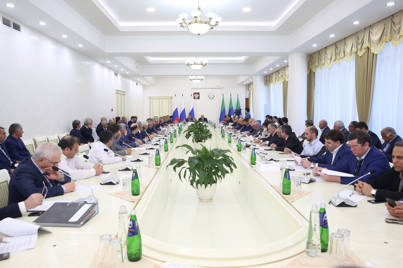 Под руководством Джамбулата Хатуова и Абдусамада Гамидова обсуждены перспективы развития мелиоративного комплекса Дагестана