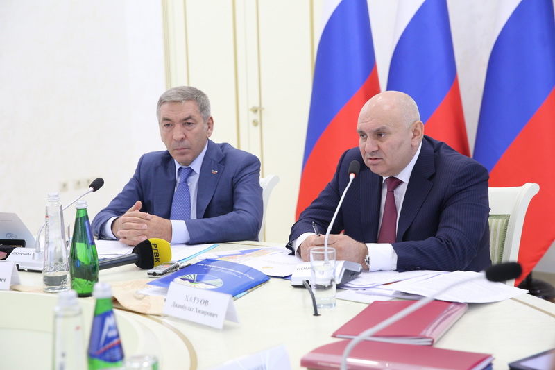 Под руководством Джамбулата Хатуова и Абдусамада Гамидова обсуждены перспективы развития мелиоративного комплекса Дагестана