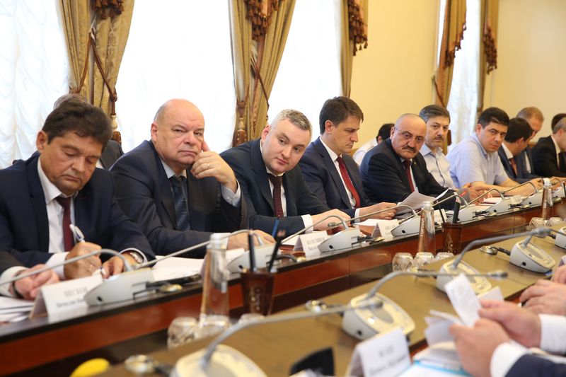 Под руководством Льва Кузнецова в Махачкале обсуждены вопросы развития  топливно-энергетического комплекса Дагестана