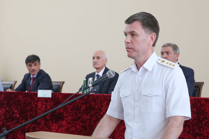 Абдусамад Гамидов принял участие в церемонии вручения знамени судебным приставам Дагестана
