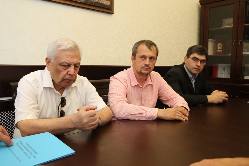Представителям малого и среднего бизнеса вручены Почетные грамоты Правительства Республики Дагестан