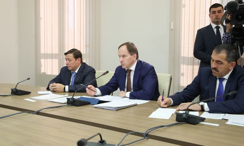 Дмитрий Медведев провел совещание по вопросам строительства школ в СКФО