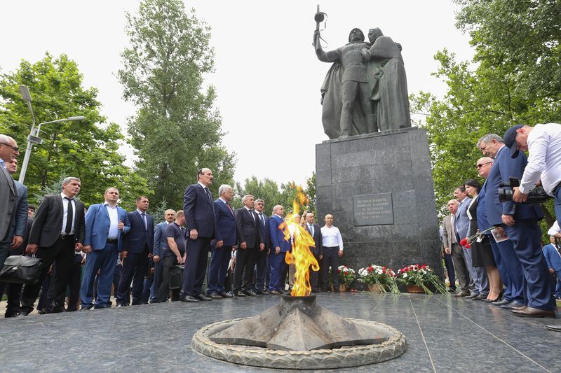 Глава Дагестана принял участие в мероприятиях, посвященных Дню памяти и скорби