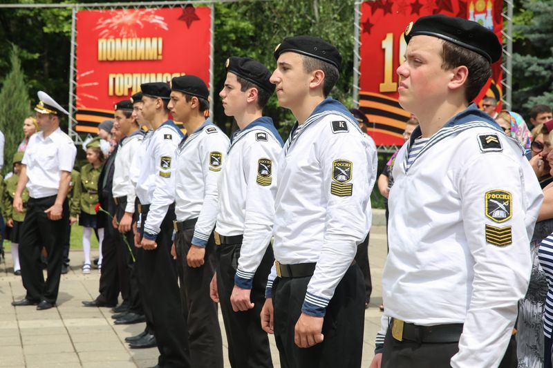 Глава Дагестана принял участие в мероприятиях, посвященных Дню памяти и скорби