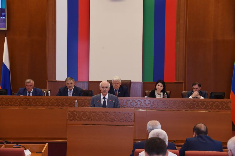Абдусамад Гамидов принял участие в очередной сессии Народного Собрания Дагестана