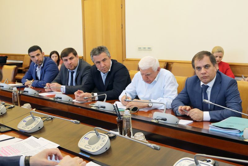 Развитие моногородов Каспийск и Дагестанские огни обсудили в Правительстве РД