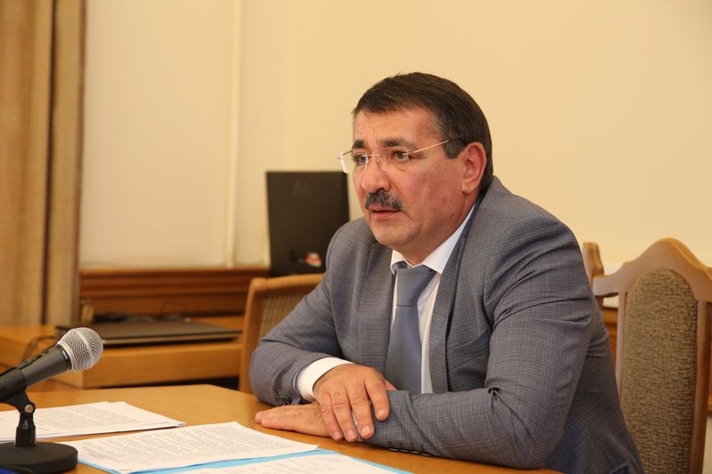 Шамиль Исаев провёл совещание по вопросу оформления и  реализации объектов газоснабжения в РД