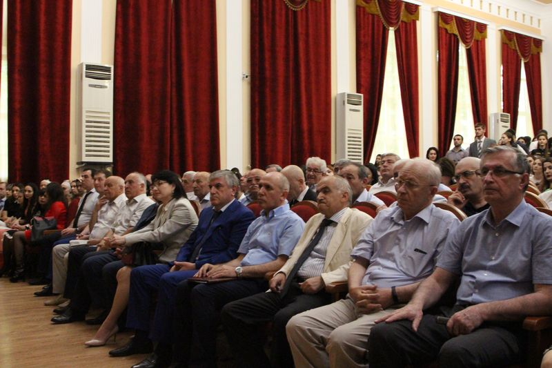В добрый путь: выпускники ДГУ 2017 года получили "красные" дипломы