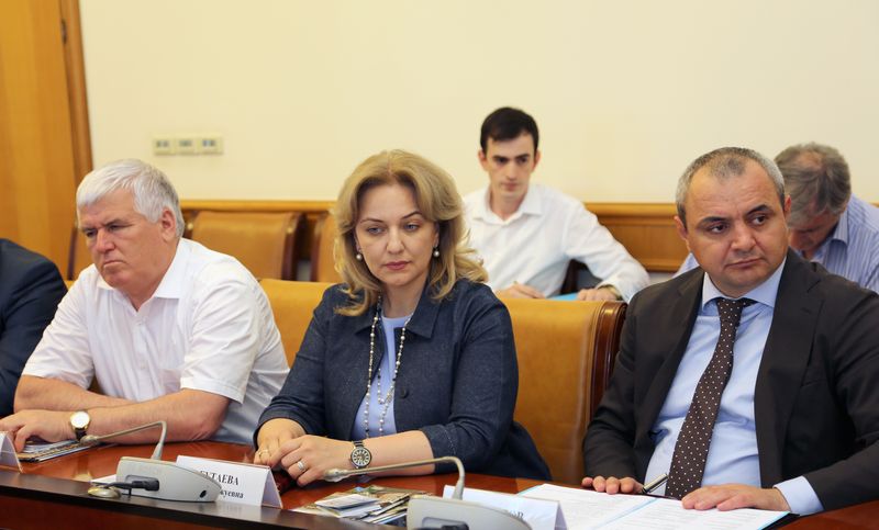 Ход строительства двух туристских объектов в рамках ФЦП обсудили в Правительстве Дагестана
