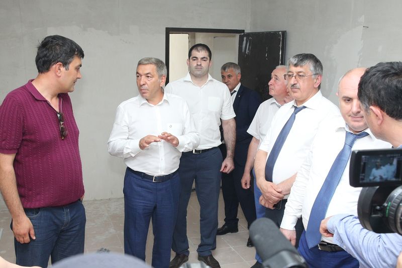 В Махачкале Абдусамад Гамидов посетил дома, строящиеся по программе переселения граждан из аварийного жилья