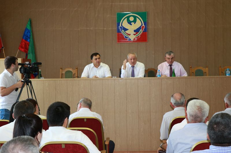 Рамазан Алиев провел семинар-совещание по реализации приоритетных проектов РД в Магарамкентском районе