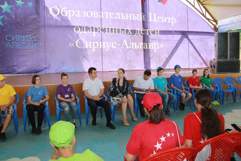 Екатерина Толстикова в рамках летней смены Образовательного центра одаренных детей «Сириус-Альтаир» встретилась с его участниками