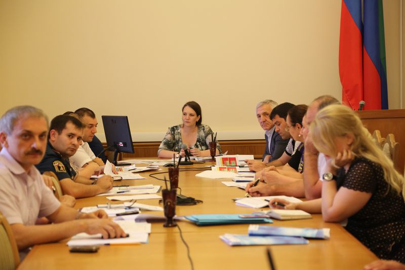 Степень готовности республиканских школ к новому учебному году обсудили в Правительстве Дагестана