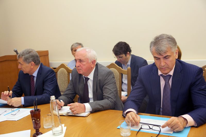 Абдусамад Гамидов потребовал безусловного исполнения «майского указа» Главы государства