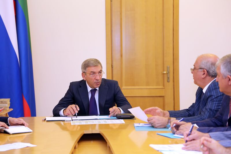 Вопросы погашения задолженности по заработной плате обсудили в Правительстве Дагестана