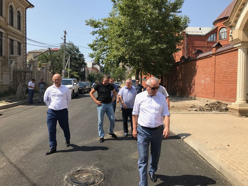 Укладка асфальта на улице Титова столицы Дагестана завершилась в указанные сроки