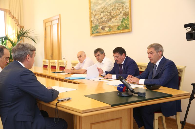 Вопросы устранения цифрового неравенства обсудили на встрече руководства Правительства Дагестана и компании «Ростелеком»