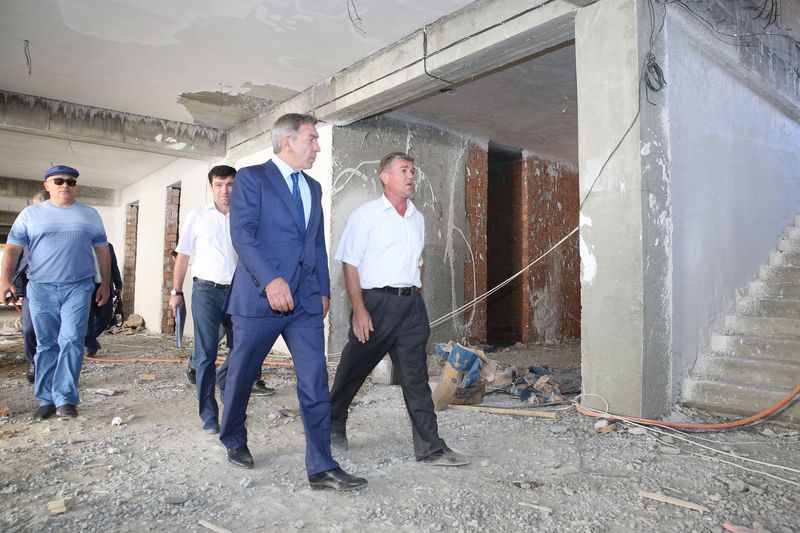 Абдусамад Гамидов проинспектировал ход строительства образовательных учреждений Махачкалы