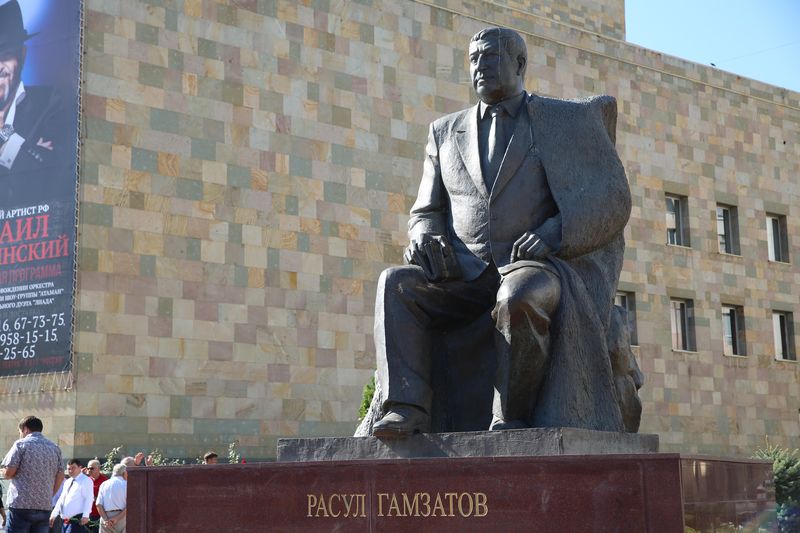 В Дагестане торжественно открылись Гамзатовские дни «Белые журавли»