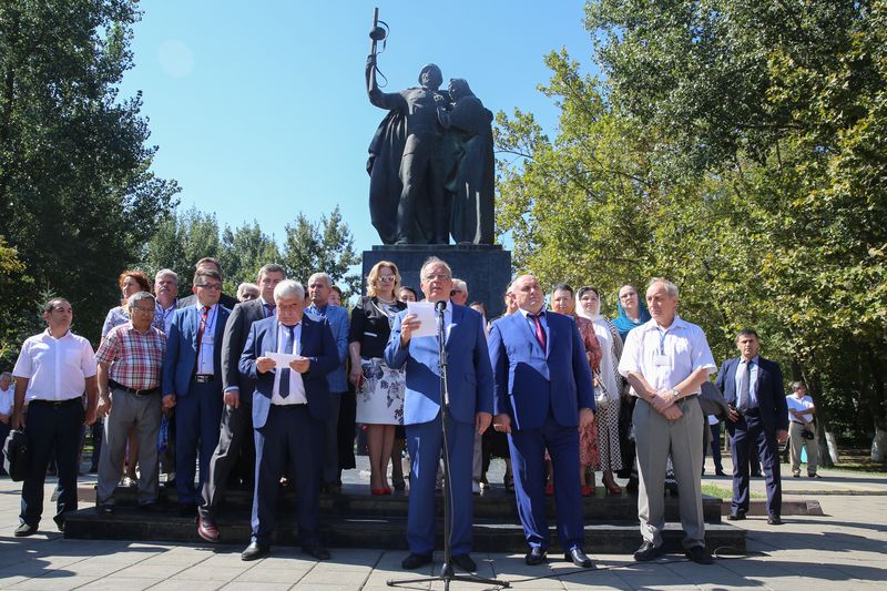 В Дагестане торжественно открылись Гамзатовские дни «Белые журавли»