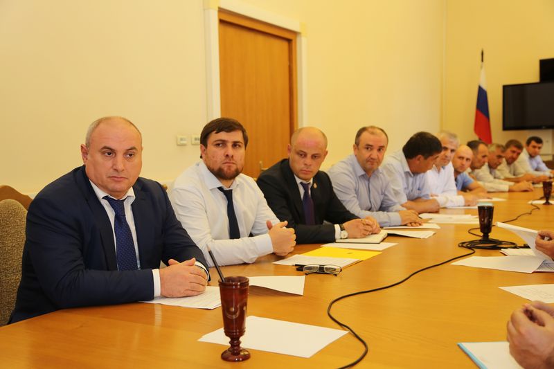 В Правительстве Дагестана обсудили результаты реализации первого этапа проекта «Безопасные и качественные дороги»