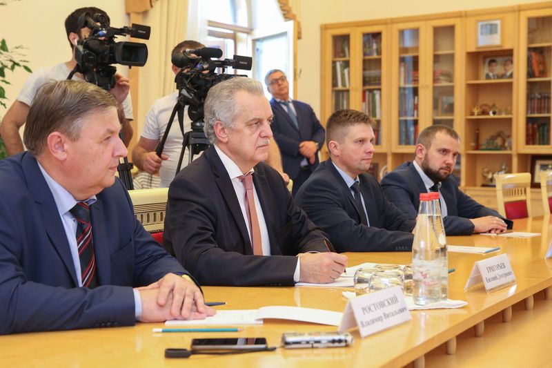 Абдусамад Гамидов встретился с официальной делегацией из администрации Санкт-Петербурга
