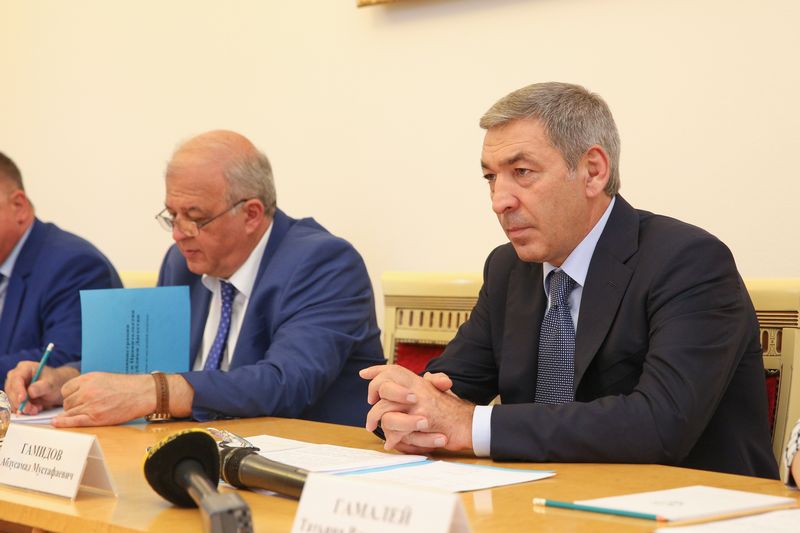 Абдусамад Гамидов встретился с официальной делегацией из администрации Санкт-Петербурга