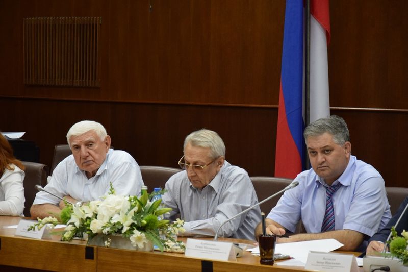 Вопросы межрегионального сотрудничества между Дагестаном и Санкт-Петербургом обсудили в Махачкале