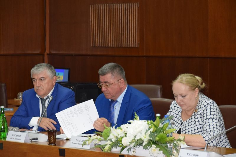 Вопросы межрегионального сотрудничества между Дагестаном и Санкт-Петербургом обсудили в Махачкале